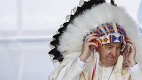 Paus Fransiskus akan dimakamkan di Basilika Santa Maria Maggiore di Roma, sesuai dengan keinginannya yang tertulis dalam wasiat. Pemakaman dijadwalkan pada Sabtu, 26 April 2025, dan akan dihadiri oleh lebih dari 50 kepala negara serta 10 raja dan ratu dari berbagai negara. Langkah-langkah keamanan ketat telah disiapkan untuk mengamankan prosesi pemakaman. (Getty Images/Cole Burston)