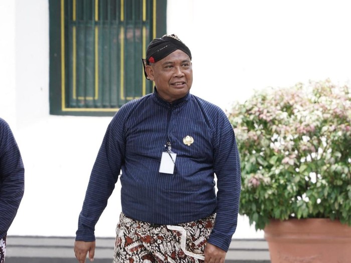 Bupati Sleman Harda Kiswaya resmi menjadi abdi dalem Keraton Ngayogyakarta Hadiningrat. Diunggah Jumat (25/4/2025).