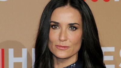 9 Foto Transformasi Rambut Demi Moore, Wanita Tercantik di 2025