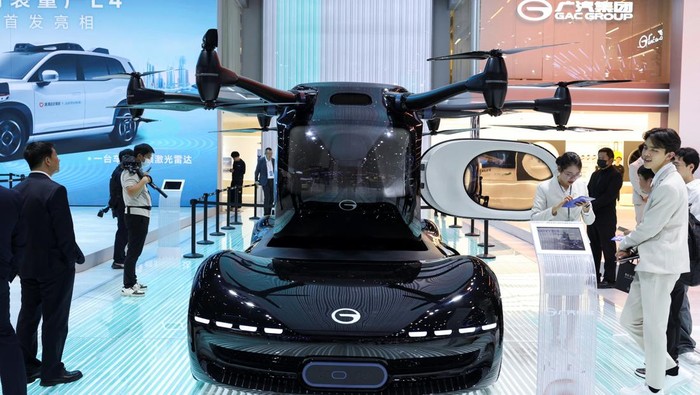 Deretan Mobil Terbang yang Mejeng di Shanghai Auto Show 2025 A Hongqi Tiannian 1 flying car is displayed during a media day for the Auto Shanghai show in Shanghai, China April 23, 2025. REUTERS/Go Nakamura