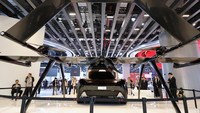 Mobil terbang Hongqi Tiannian 1 dipamerkan. Shanghai Auto Show edisi ke-21 ini, dilaksanakan di National Exhibition and Convention Center, Shanghai dan diikuti lebih dari 1.400 unit kendaraan dan menjadikan pameran ini sebagai pameran otomotif terbesar di dunia. 