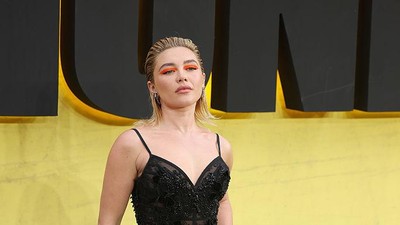 Foto: Gaya Berani Florence Pugh di Premier Thunderbolts, Seksi Bergaun Renda
