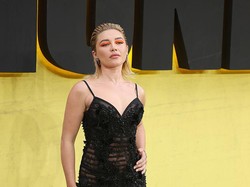 Foto: Gaya Berani Florence Pugh di Premier Thunderbolts, Seksi Bergaun Renda