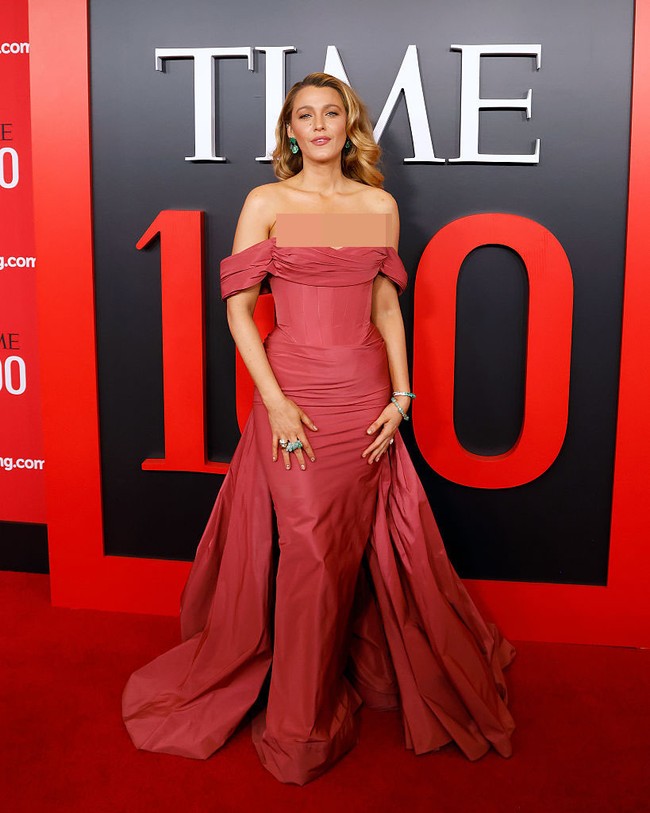 Aktris Blake Lively menghadiri Time 100 Gala 2025 di New York City, Kamis (24/4/2025). Ia masuk dalam daftar 100 tokoh paling berpengaruh tahun ini versi majalah Time. (Foto: Steve Eichner/Variety via Getty Images)
