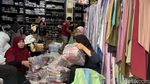Potret Geliat Pasar Bong Surabaya Jelang Musim Haji 2025
