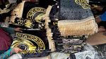 Potret Geliat Pasar Bong Surabaya Jelang Musim Haji 2025