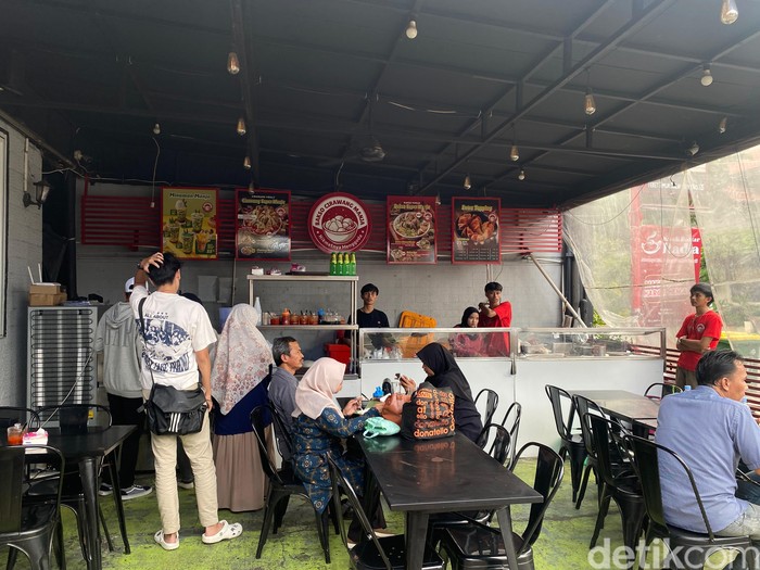 Huaah! Pedasnya Bakso Cirawang Viral Pakai Tulang Rangu dan Urat Koyor