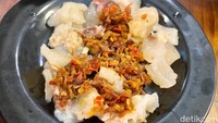 Di sini menjual menu pelengkap seperti Urat Koyor Oseng (Rp 15.000), cocok untuk dimakan dengan bakso. Foto: detikFood