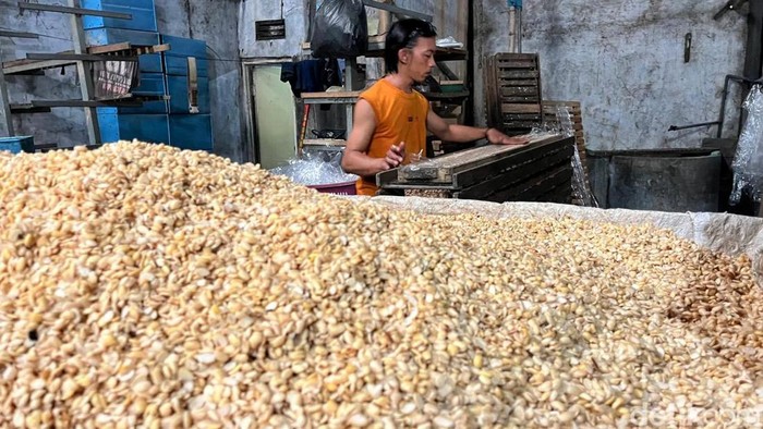 Imbas Kedelai Naik, Perajin Tempe di Mojokerto Kurangi Ukuran agar Tetap Laris