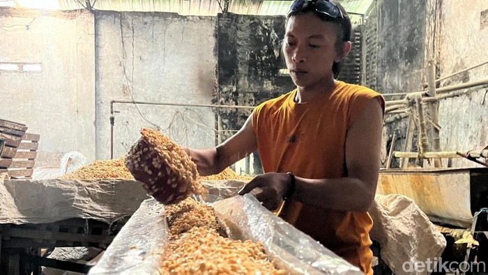 Imbas Kedelai Naik, Perajin Tempe di Mojokerto Kurangi Ukuran agar Tetap Laris