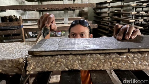 Dampak Harga Kedelai Naik, Perajin Tempe Kurangi Ukuran