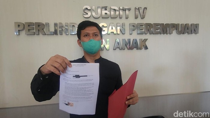 IN saat memberikan keterangan di Subdit PPA Polda Sumsel.