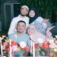 Meski tampil tanpa pulasan makeup sedikitpun namun Irish tetap terlihat cantik. Kulitnya juga terlihat begitu mulus dan glowing tanpa flek dan keriput. Foto: Instagram/@_irishbella_