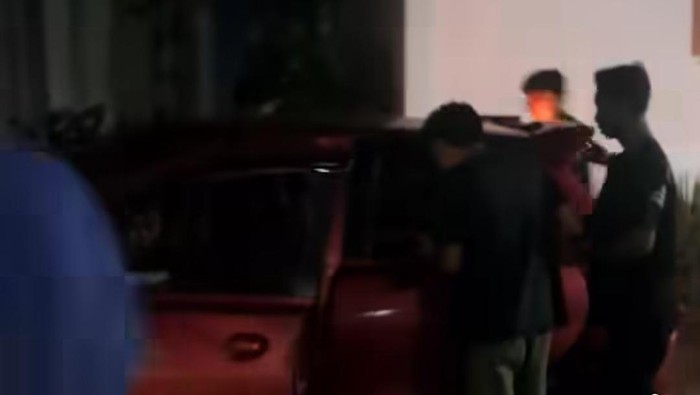 Jenazah di RSUD Tombulilato Bone Bolango dibawa menggunakan mobil pribadi.