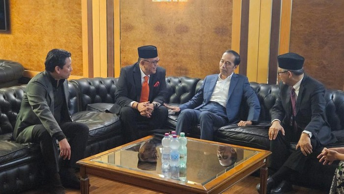 Jokowi bersama Dubes Italia Junimart Girsang di Roma Italia