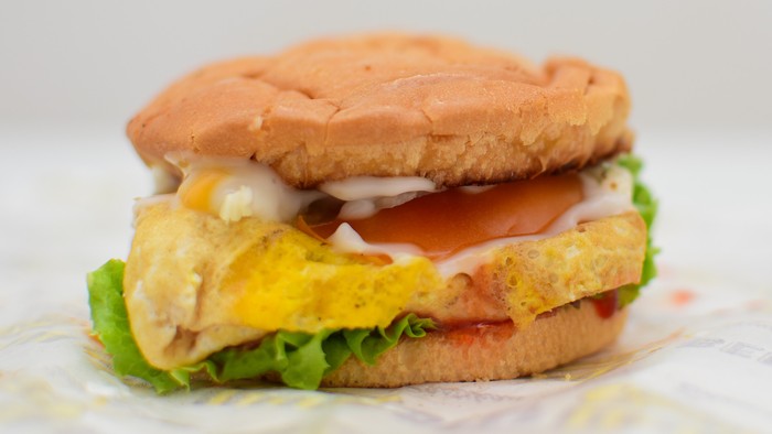 Jual Burger Rp 15 Ribu, Penjual Ini Dilabrak Karena Harganya Kemurahan