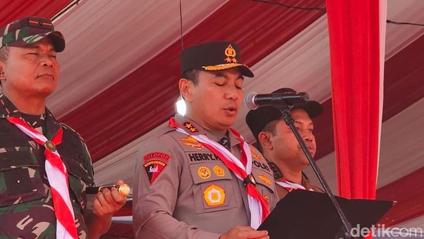 Kapolda Riau Irjen Herry Heryawan membacakan deklarasi Jambore Karhutla 2025 di acara Jambore Karhutla 2025. (Mei Amelia/detikcom).