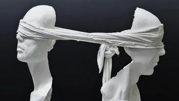 Representasi gagasan bahwa kedekatan fisik tidak selalu berarti hubungan sejati. Foto:  Reddit Shawn-sculpts via Brightside