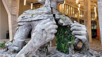 Metafora visual yang menunjukkan bahwa setiap orang memiliki taman di dalam diri mereka. Foto: Instagram @danielppoper via Brightside