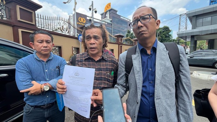 Keluarga mahasiswa UKI lapor ke Propam (Rumondang/detikcom)