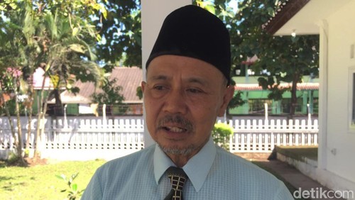 Kepala Dinas Sosial Soeroto, ketika wawancara di Pendopo Bupati Lombok Timur NTB, Jumat (25/04/2025). ( Sanusi Ardi W/detikBali)