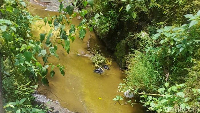 Kondisi sungai bekas tumpahan minyak di Argasunya sekarang. Dedi Mulyadi