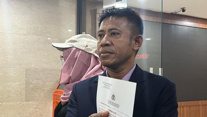 Kuasa hukum korban dugaan pelecehan seksual oleh Rektor Universitas Pancasila (UP) nonaktif Edie Toet Hendratno, Yansen Ohoirat, mendatangi Direkrotat PPA-PPO Bareskrim Polri.