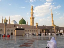 Fitur Canggih Masjid Nabawi: Kubah Bergeser-Payung Raksasa Otomatis