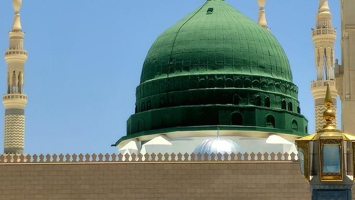 A majestic view of the green dome and the minarets of the Prophets Mosque, al-Masjid an-Nabawi, in the province of al-Madinah al-Munawwarah.