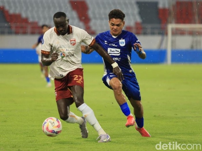 Laga antara PSIS melawan Borneo di Stadion Jatidiri Semarang, Jumat (25/4/2025).