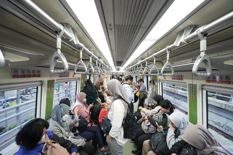 LRT Jabodebek Pecahkan Rekor 103.582 Pengguna.