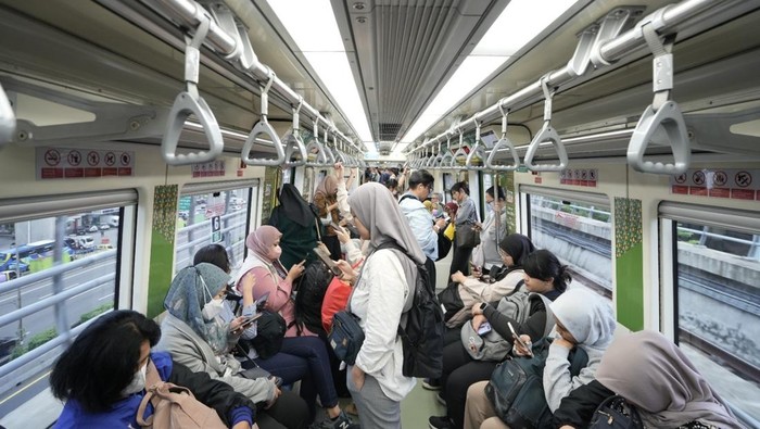 LRT Jabodebek Pecahkan Rekor 103.582 Pengguna.