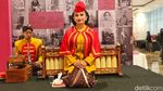 Melihat Keagungan Perempuan Keraton Lewat Pameran Parama Iswari