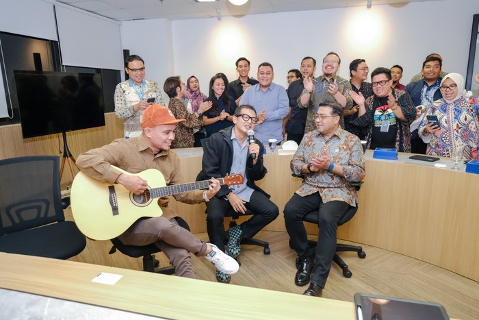 Menteri Ekraf Teuku Riefky Harsya Menteri Ekraf Teuku Riefky Harsya menyoroti potensi musik dalam menciptakan lapangan kerja.