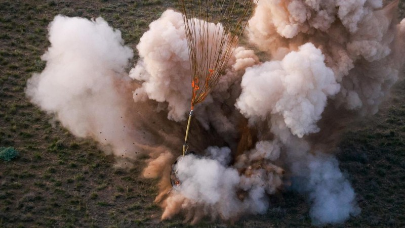 The Soyuz MS-26 space capsule carrying the International Space Station (ISS) crew of NASA astronaut Don Pettit, Roscosmos cosmonauts Alexei Ovchinin and Ivan Vagner lands in a remote area near Zhezkazgan, Kazakhstan April 20, 2025. Roscosmos/Ivan Timoshenko/Handout via REUTERS ATTENTION EDITORS - THIS IMAGE HAS BEEN SUPPLIED BY A THIRD PARTY. MANDATORY CREDIT.