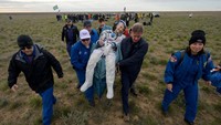 International Space Station (ISS) crew member and NASA astronaut Don Pettit is carried to a medical tent shortly after landing in the Soyuz MS-26 space capsule with Roscosmos cosmonauts Alexei Ovchinin and Ivan Vagner in a remote area near Zhezkazgan, Kazakhstan April 20, 2025. NASA/Bill Ingalls/Handout via REUTERS ATTENTION EDITORS - THIS IMAGE HAS BEEN SUPPLIED BY A THIRD PARTY. MANDATORY CREDIT.     TPX IMAGES OF THE DAY