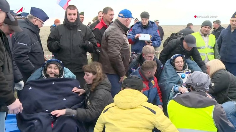 Soyuz MS-26 space capsule commander Alexei Ovchinin and fellow Roscosmos cosmonaut Ivan Vagner sit under blankets after they and NASA astronaut Don Pettit left the International Space Station (ISS) and landed in a remote area near Zhezkazgan, Kazakhstan April 20, 2025, in this still image taken from video. Roscosmos/Handout via REUTERS     NO RESALES. NO ARCHIVES. MANDATORY CREDIT. THIS IMAGE HAS BEEN SUPPLIED BY A THIRD PARTY