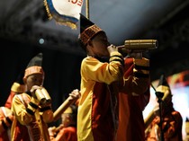 Momen Pelajar Mainkan Alat Musik Bambu Tradisional di Kolaka
