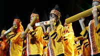 Dalam beberapa tahun terakhir Dinas pendidikan setempat memprogramkan di setiap sekolah untuk memilih salah satu alat musik tradisional sebagai ekstrakurikuler bagi pelajar guna menjaga kelestariannya agar tetap dicintai masyarakat.  