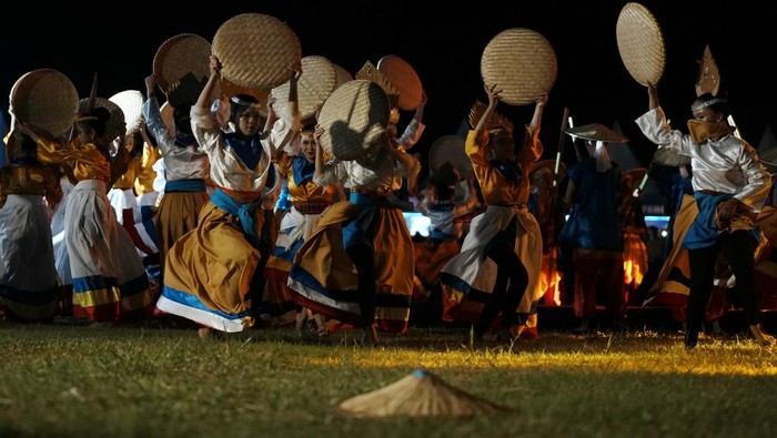 Momen Pelajar Mainkan Alat Musik Bambu Tradisional di Kolaka Dinas Pendidikan Kolaka, memprogramkan di setiap sekolah untuk memilih salah satu alat musik tradisional sebagai ekstrakurikuler. Salah satunya alat musik bambu ini.