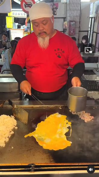 Nasi Goreng Kaki Lima di Pasar Malam Ini Paling Terkenal di Taiwan