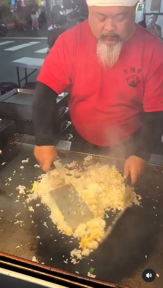 Nasi Goreng Kaki Lima di Pasar Malam Ini Paling Terkenal di Taiwan