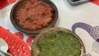 Meskipun begitu, tetapi bahan-bahan yang digunakan tetap menggunakan produk lokal. Mulai dari nasi, telur, rempah, dan sambal. Foto: detikcom/Riska Fitria