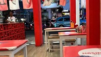 Restoran Nasimura sendiri memang mengusung nasi bungkus ala Jepang. Kondimen makanannya pun memiliki cita rasa Jepang. Foto: detikcom/Riska Fitria
