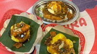 Kondimennya sama, dilengkapi dengan telur dan saus yakiniku. Daging sapinya berupa slice yang dilumuri dengan adonan tepung yang krispi. Foto: detikcom/Riska Fitria