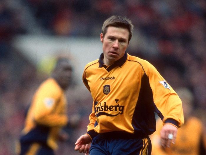 MANCHESTER, ENGLAND - DECEMBER 17: Nick Barmby of Liverpool in action during FA Carling Premiership match between Manchester United and Liverpool. (Photo by Mark Leech/Offside via Getty Images)