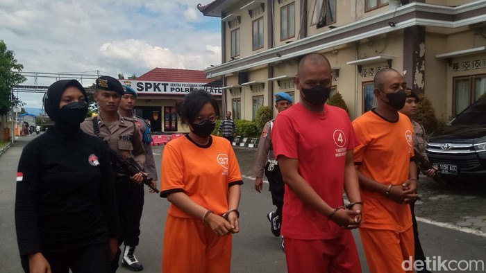 Para tersangka kasus narkoba yang dirilis di Polres Klaten, Jumat (25/4/2025).