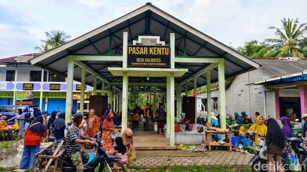 Potret Pasar Kentu, Desa Kalikotes, Kecamatan Pituruh, Kabupaten Purworejo, Jumat (25/4/2025).