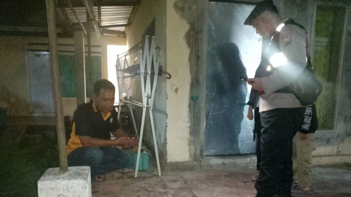 Petugas olah Tempat Kejadian Perkara (TKP) janda di Pasuruan dibacok mantan suami
