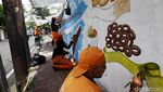 Pembuatan Mural Bikin Segar Sudut Kota Jakarta